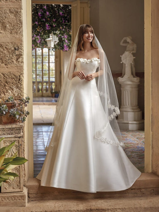 3D Floral Appliqués Trim Sweetheart Bodice Open Back High Waist Pleated Minimalist A-Line Gown