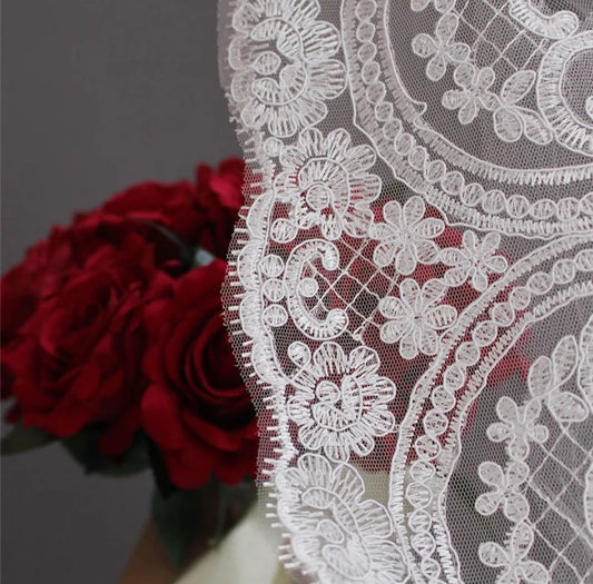 Eyelash Lace Trimmed Edge One Layer Bridal Veil