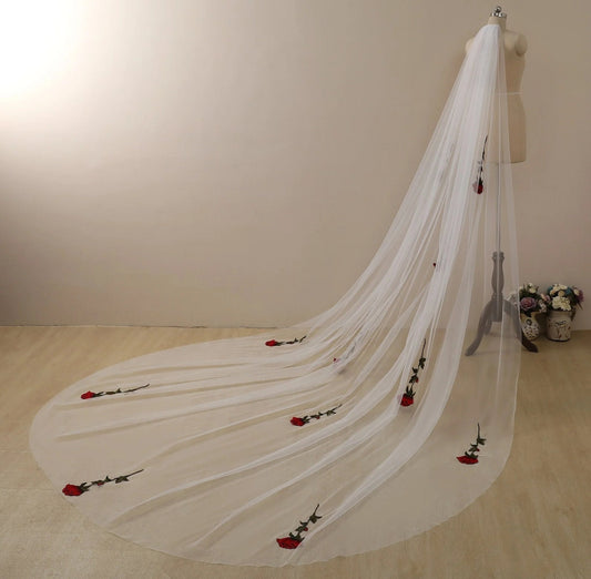 Scattered Rose Appliqué Bridal Veil With Comb