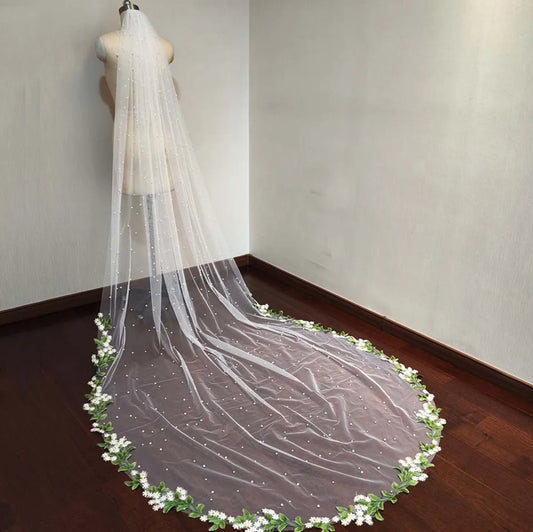 Lovely Daisy Appliqué Lace Trimmed & Scattered Pearl Beading One Layer Bridal Veil