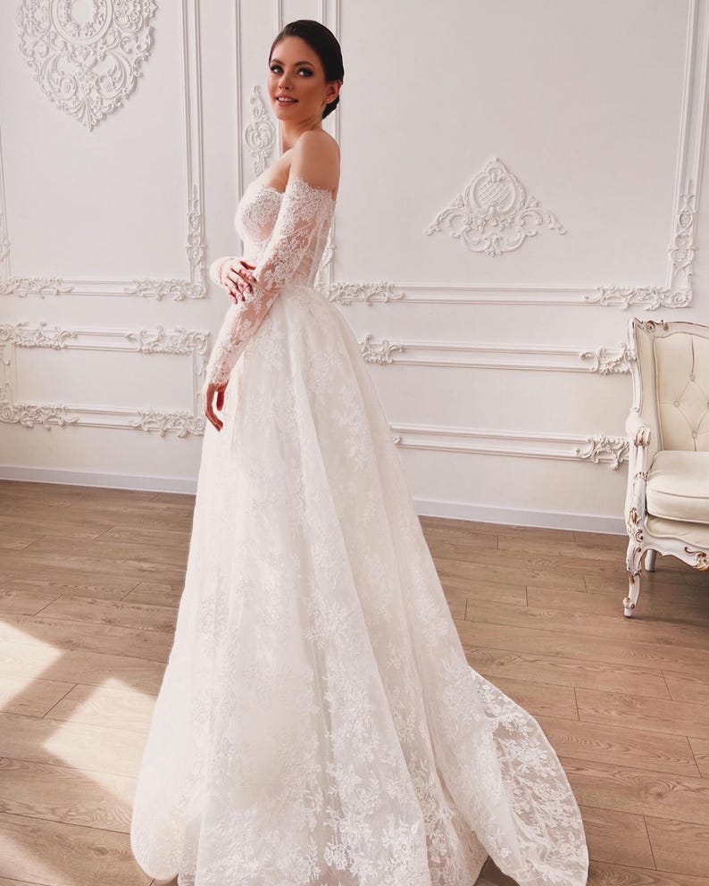 Romantic And Timeless Lace Basque Sweetheart Corset Off The Shoulder A-Line Bridal Gown