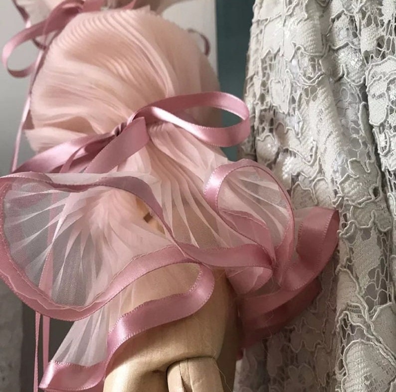 Detached Ribbon Cinched Marmaluke Sleeves
