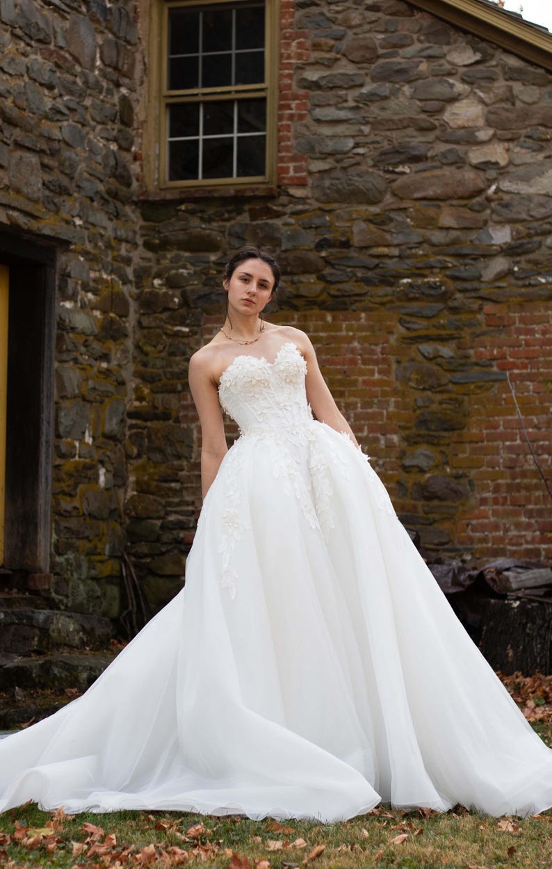 Sexy And Timeless Strapless Sweetheart Floral Appliqué Bridal A-Line Ball Gown