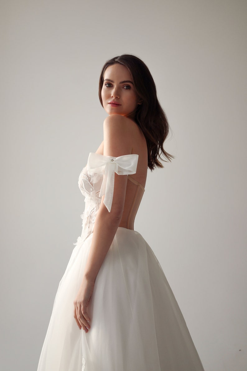 Off The Shoulder Bowknot Floral Lace Sweetheart Bodice A-Line Bridal Gown