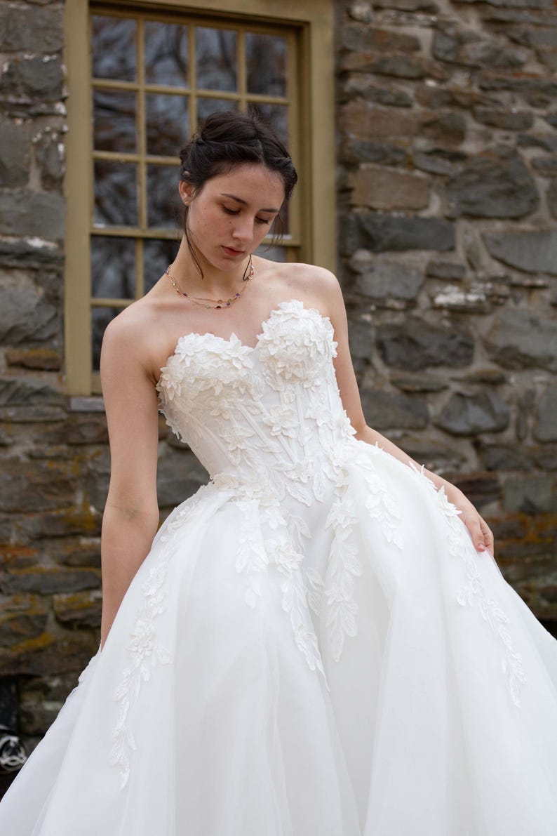 Sexy And Timeless Strapless Sweetheart Floral Appliqué Bridal A-Line Ball Gown
