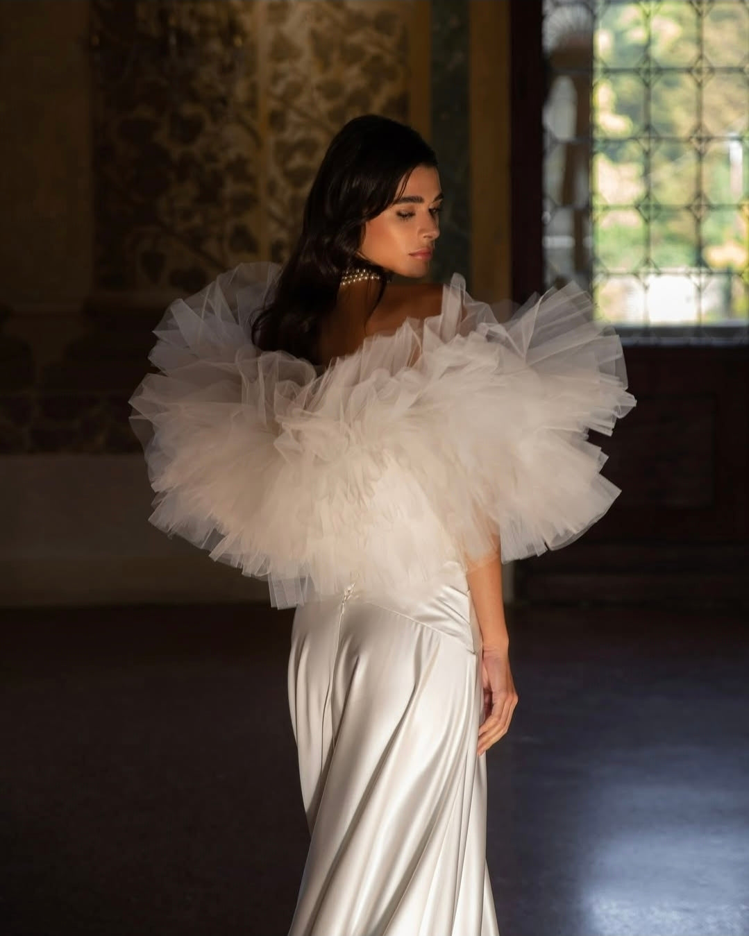 Minimalist Timeless And Elegant Strapless Pleated Luxurious Satin Trumpet Bridal Gown With Detached Layered Tulle Puff Jacket