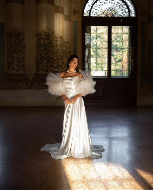 Minimalist Timeless And Elegant Strapless Pleated Luxurious Satin Trumpet Bridal Gown With Detached Layered Tulle Puff Jacket