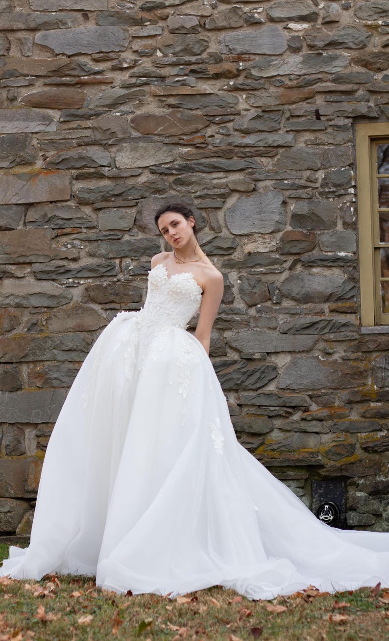 Sexy And Timeless Strapless Sweetheart Floral Appliqué Bridal A-Line Ball Gown