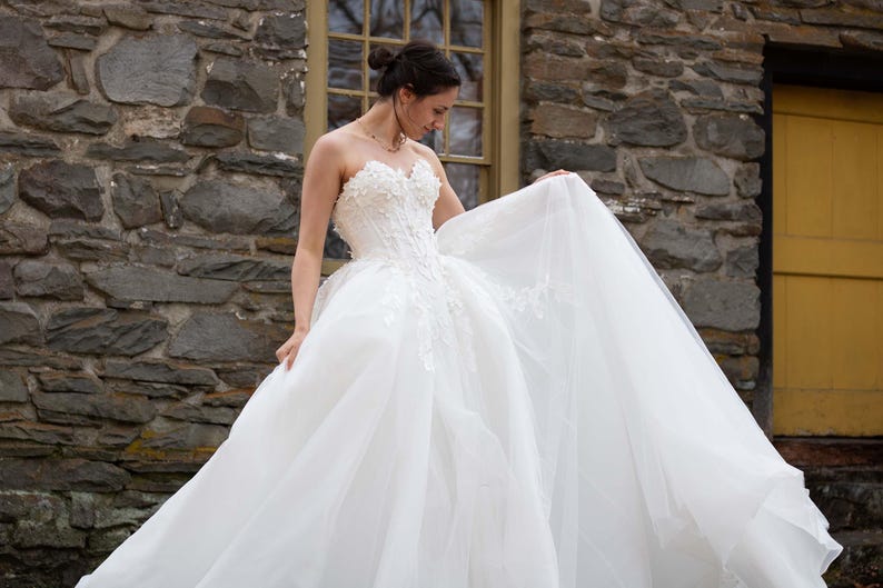 Sexy And Timeless Strapless Sweetheart Floral Appliqué Bridal A-Line Ball Gown