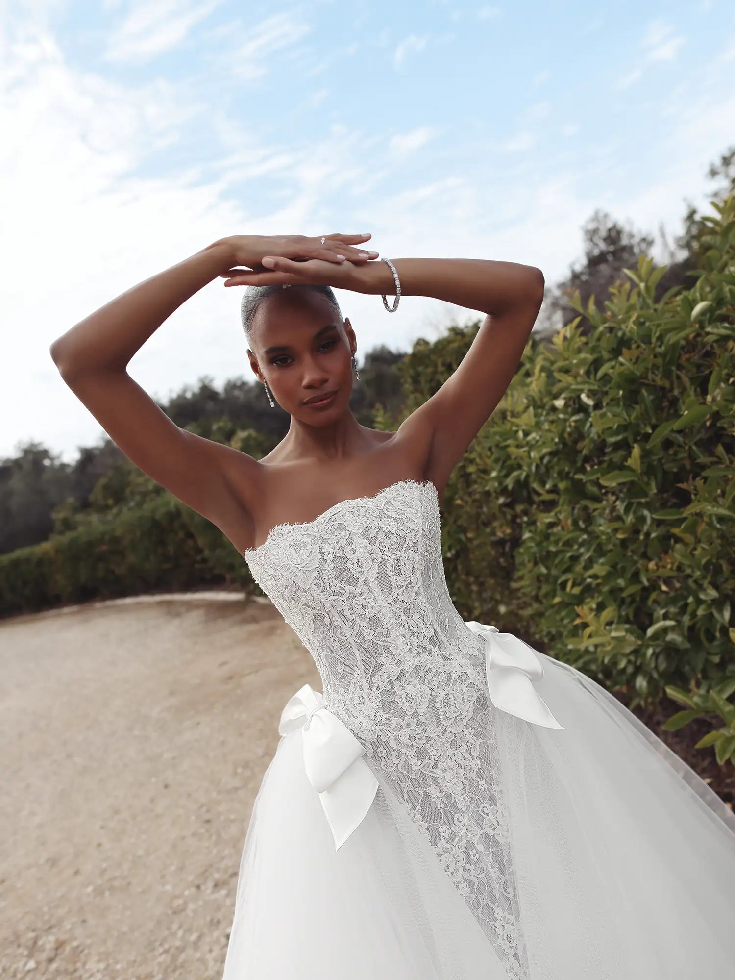 scalloped beaded wedding dress Vintage White Strapless Lace A-Line Wedding Dress with Scalloped Train SW220
