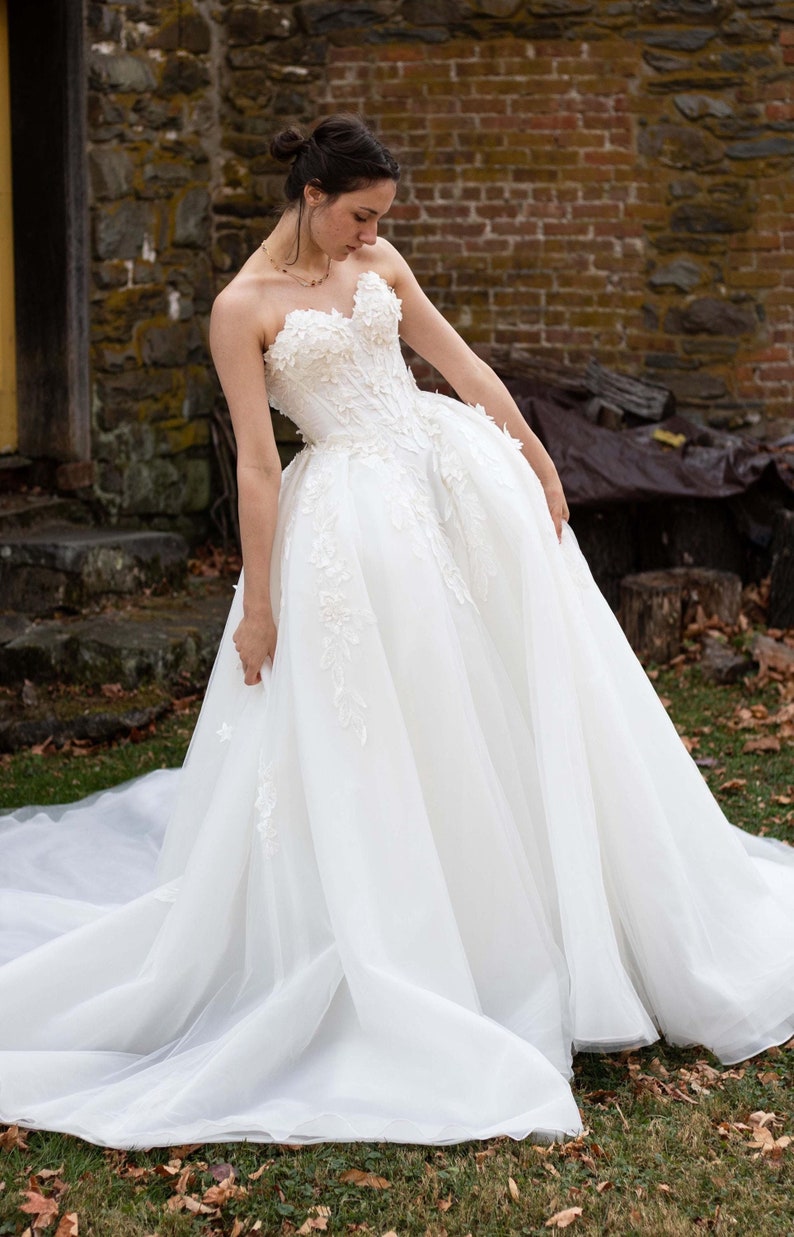 Sexy And Timeless Strapless Sweetheart Floral Appliqué Bridal A-Line Ball Gown