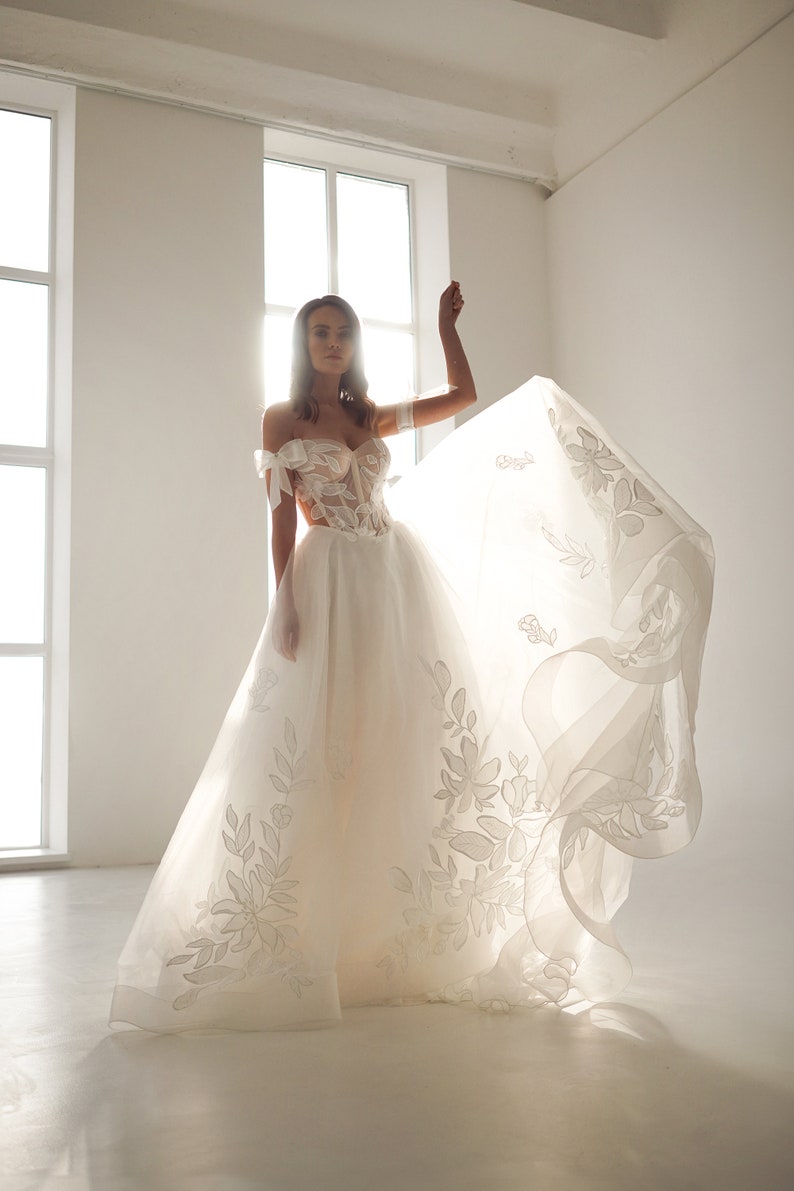 Off The Shoulder Bowknot Floral Lace Sweetheart Bodice A-Line Bridal Gown