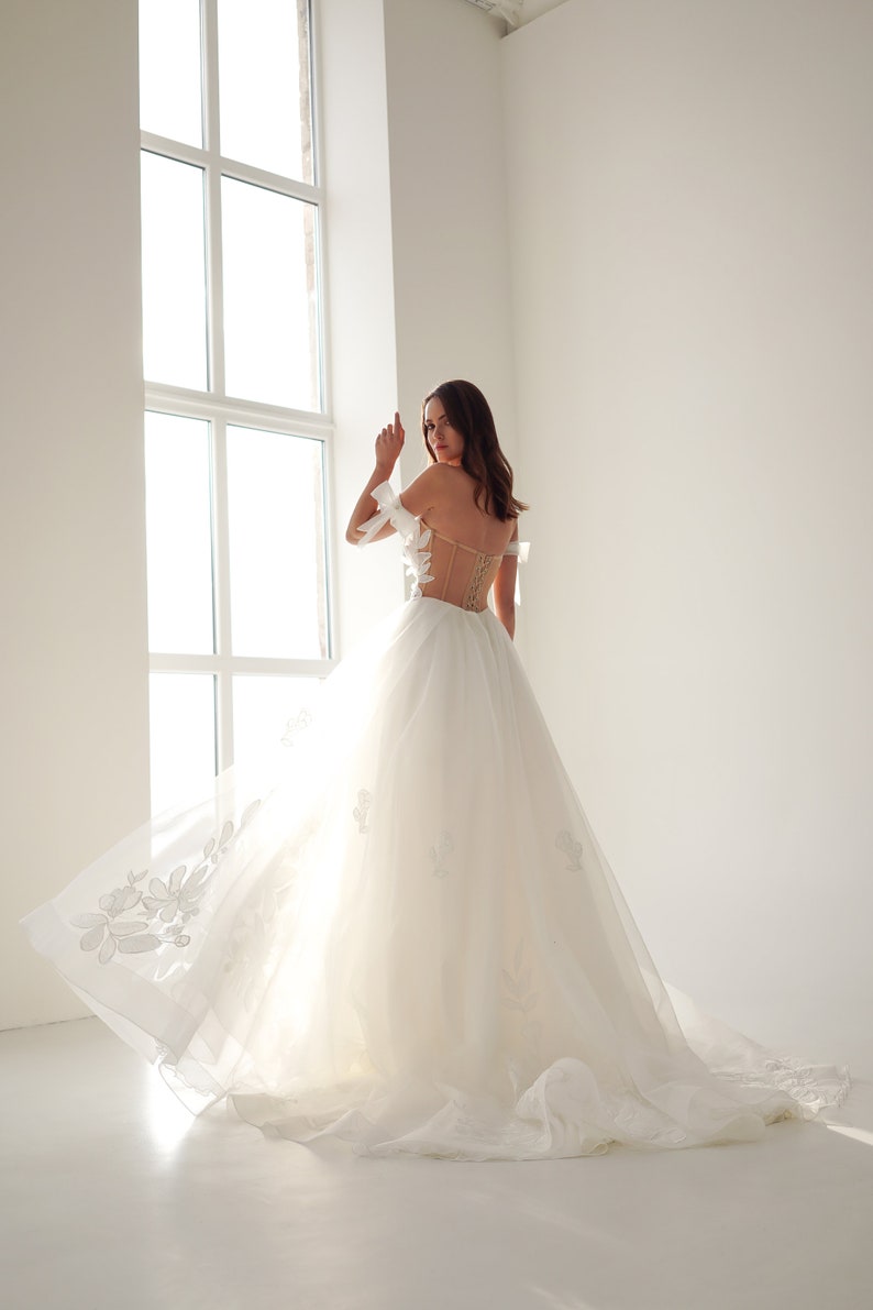 Off The Shoulder Bowknot Floral Lace Sweetheart Bodice A-Line Bridal Gown