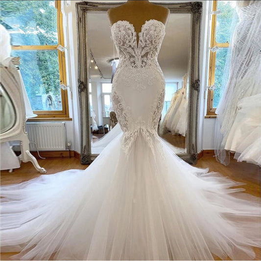 Lace Sweetheart Illusion Bodice Mermaid Gown With Sweep Train