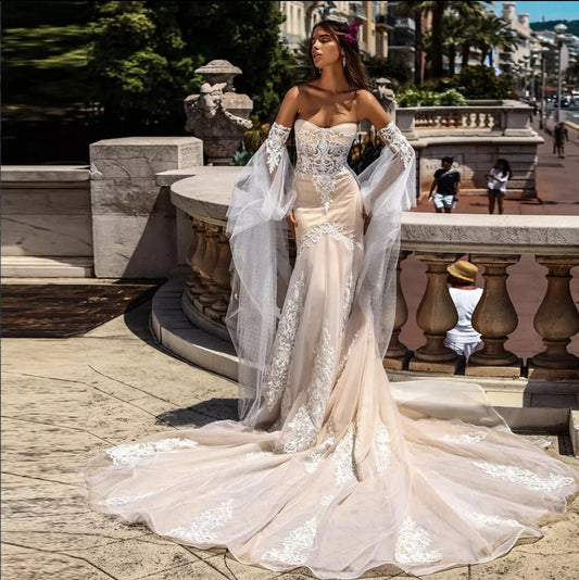 Sleeveless Sweetheart Illusion Waist Lace Appliqués Gown With Detached Batwing Sleeves