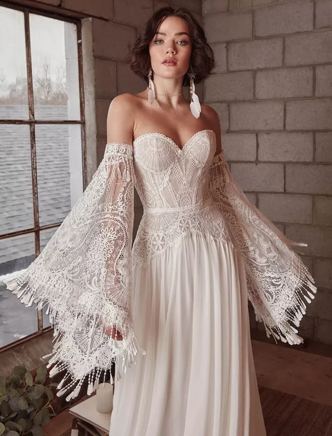 Detached Flare Lace & Tassle Winged Sleeves